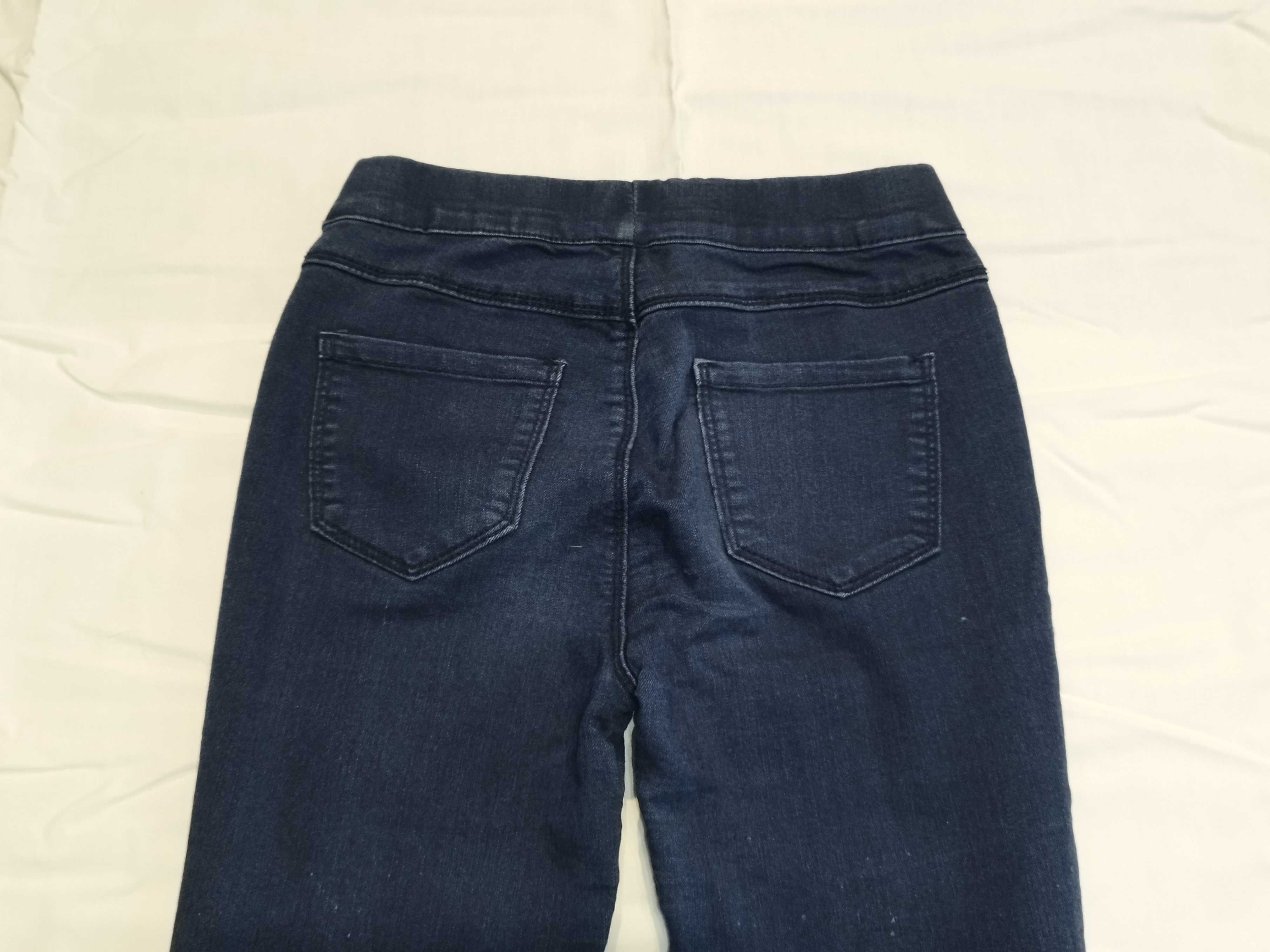 granatowe damskie jeansy