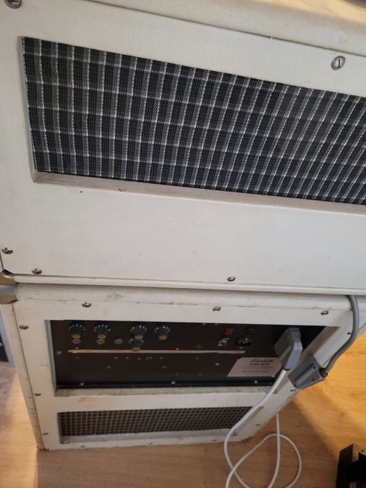 Oryginalne organy estradowe WLM plus głośniki Leslie Echolette .