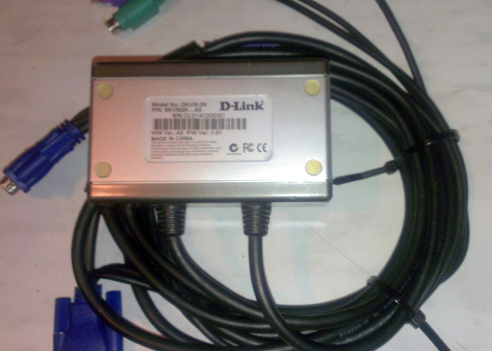 DKVM‑2KU 2‑portowy przełącznik KVM. Same  kable VGA port USB. DKV
