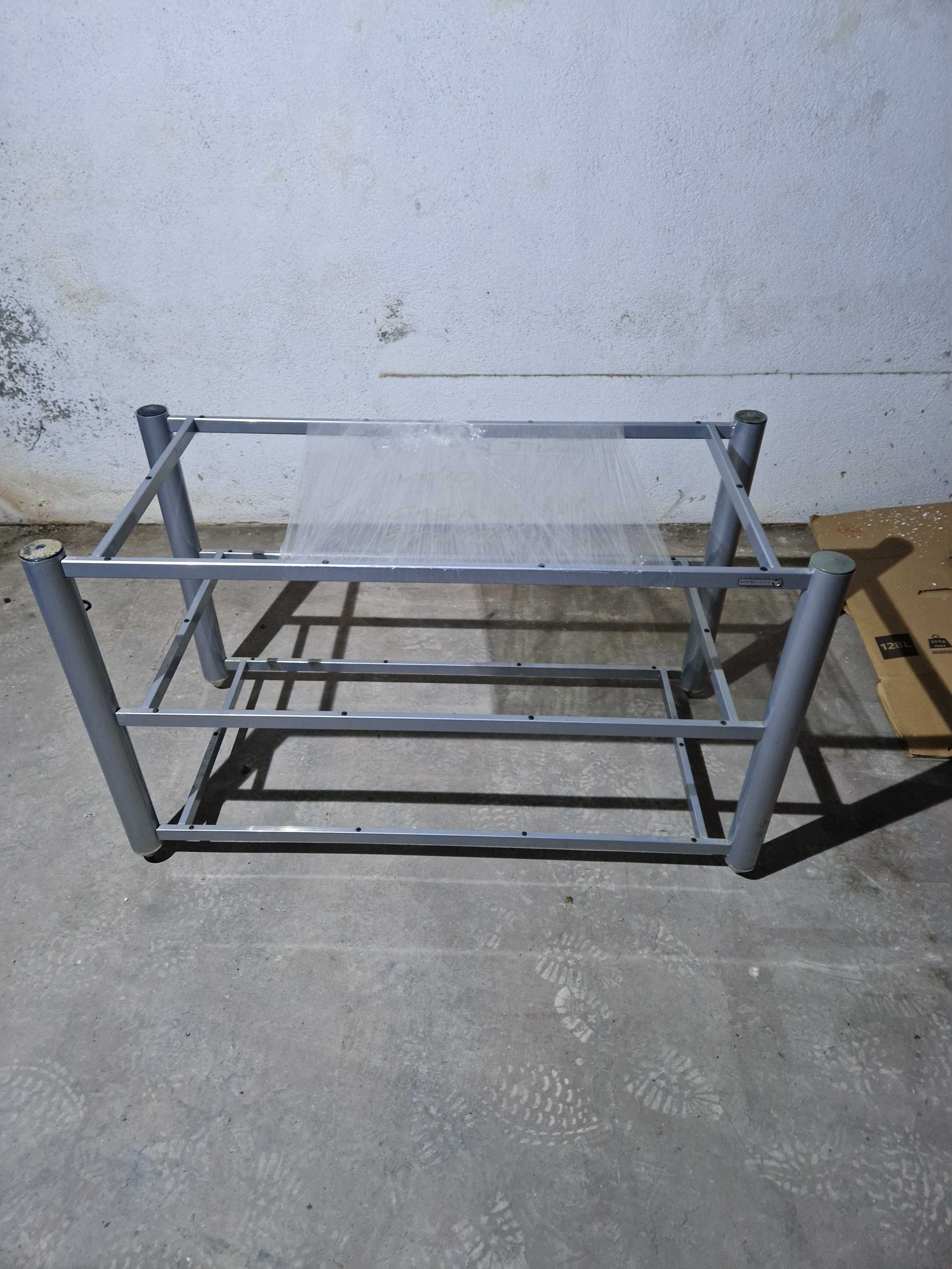 Mesa metal cinzenta