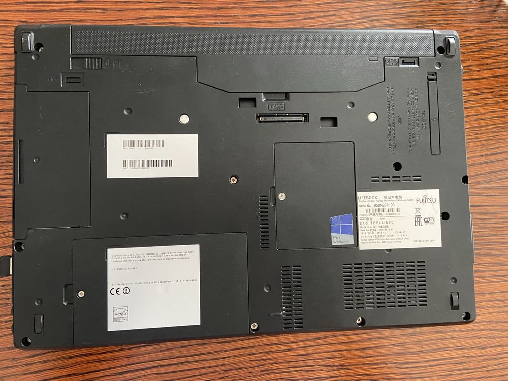 Laptop Fujitsu e744