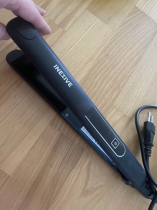 Вирівнювач для волосся користований