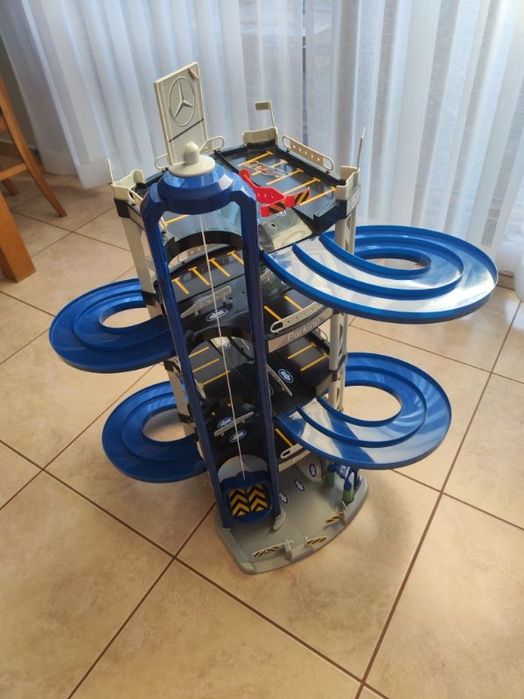 Garaż tor samochodowy Mercedes