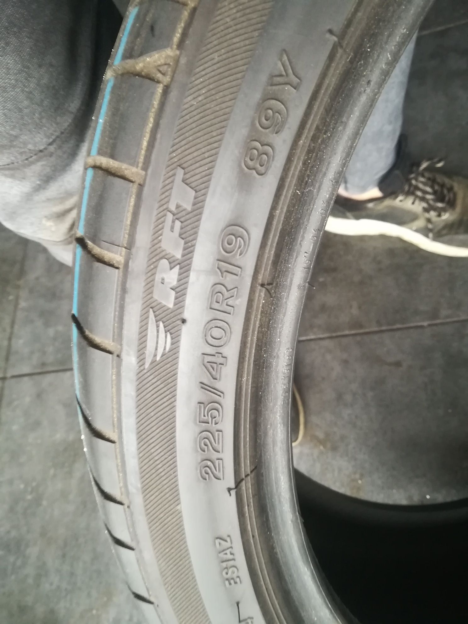 2 pneus 225 40 r19 rft Bridgestone