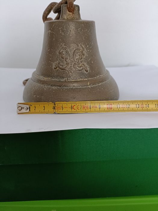 Dzwonek duży z brązu