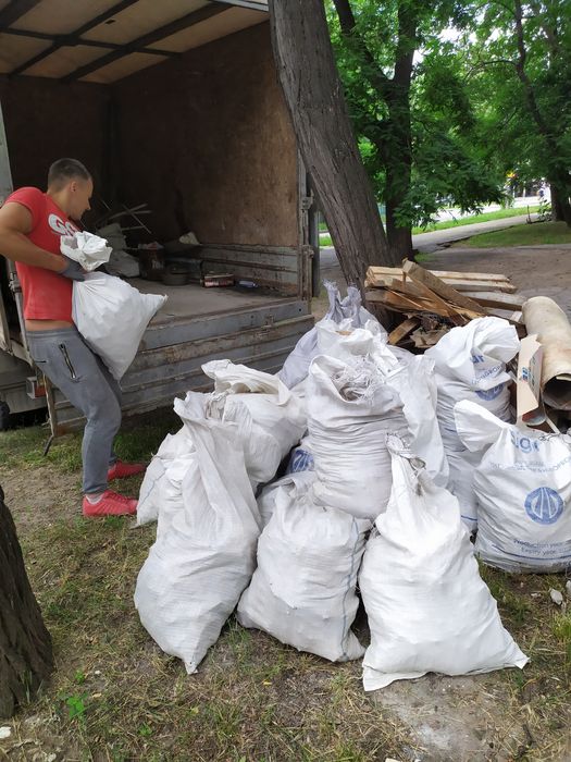 Вывоз мусора,веток, уборка участка,