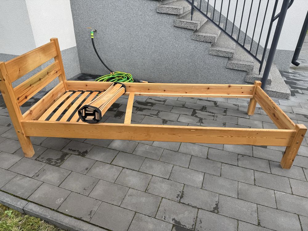 Drewniane łóżko ze stelażem 80x200