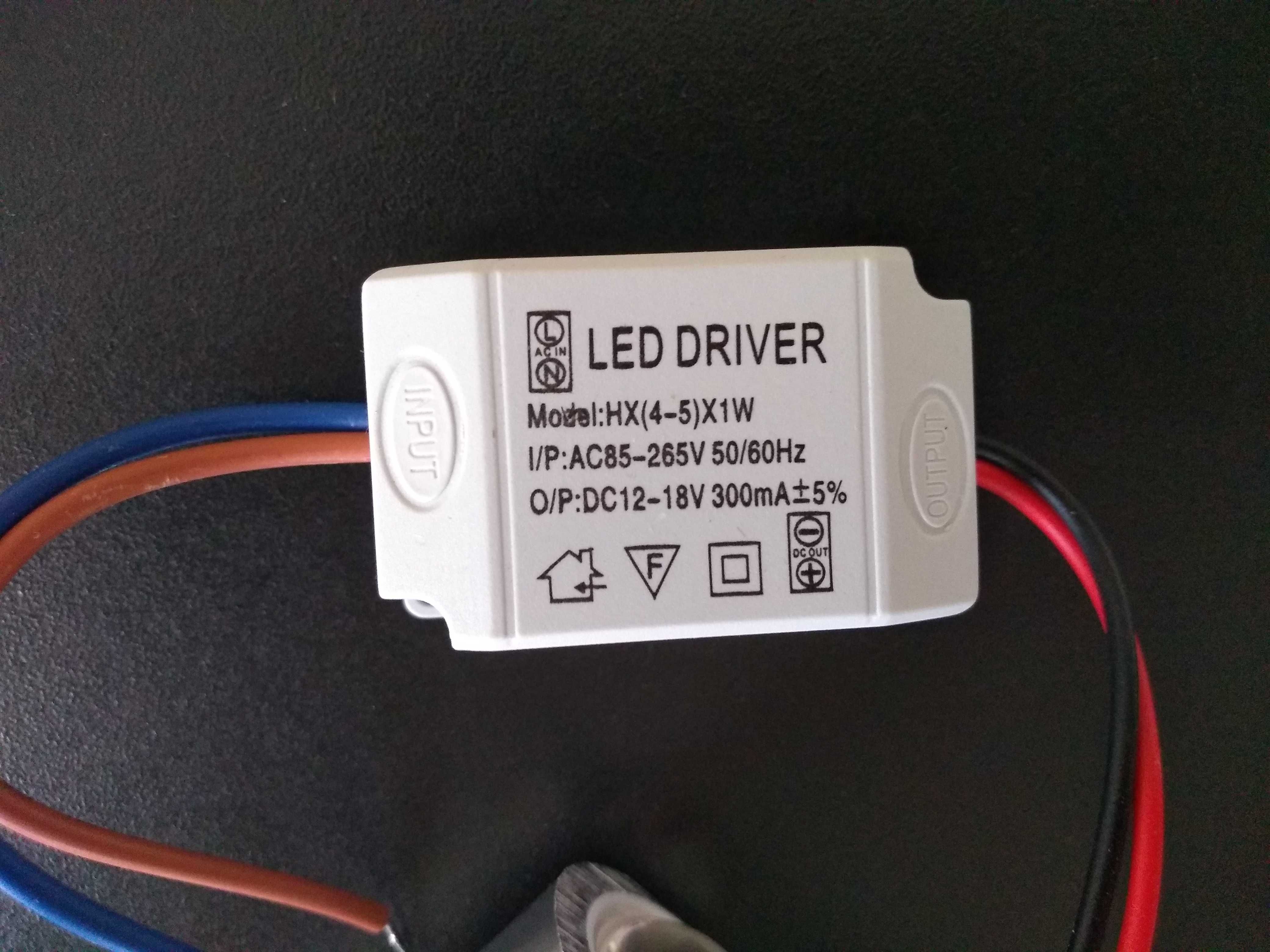 Kinkiet zewnętrzny wewnętrzny ścienny nowy srebrny led lampka ścienna