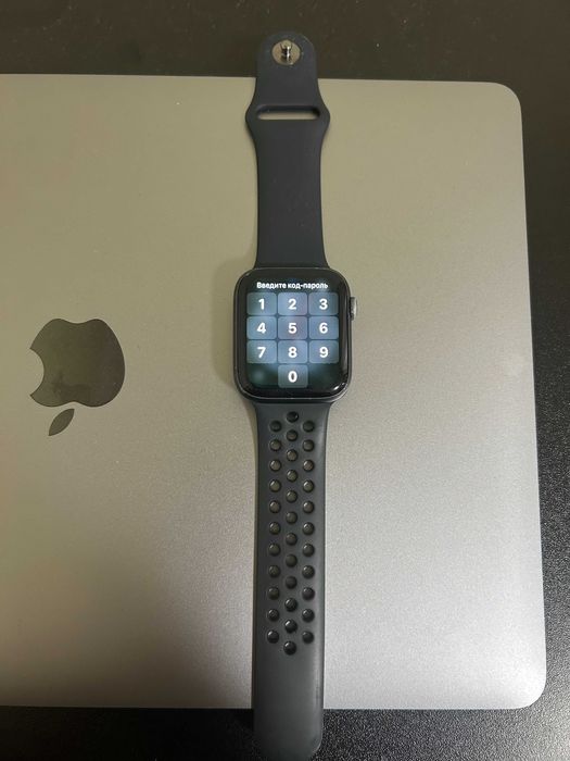Apple Watch Series 4 Nike 44 мм