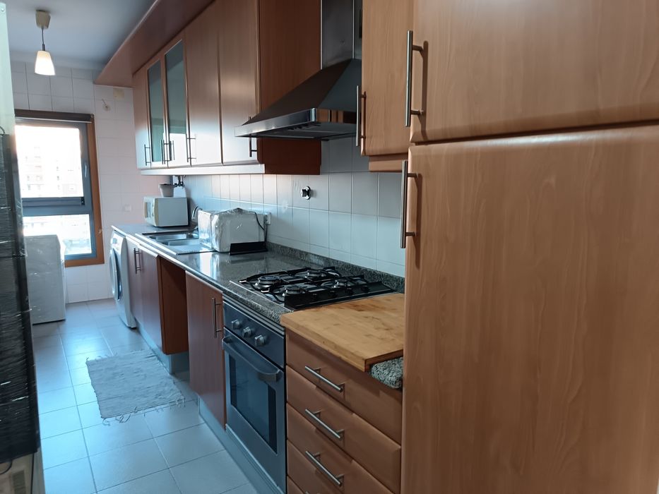 Apartamento T2 em excelente estado. Com varanda e parqueamento