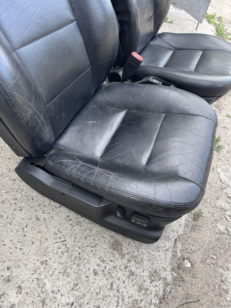 Продам передние сиденья с паматью бмв е34/е32