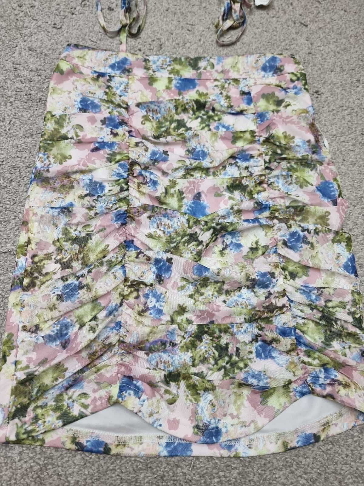 Костюмы топ+ юбка cherry coco missguided xs-s