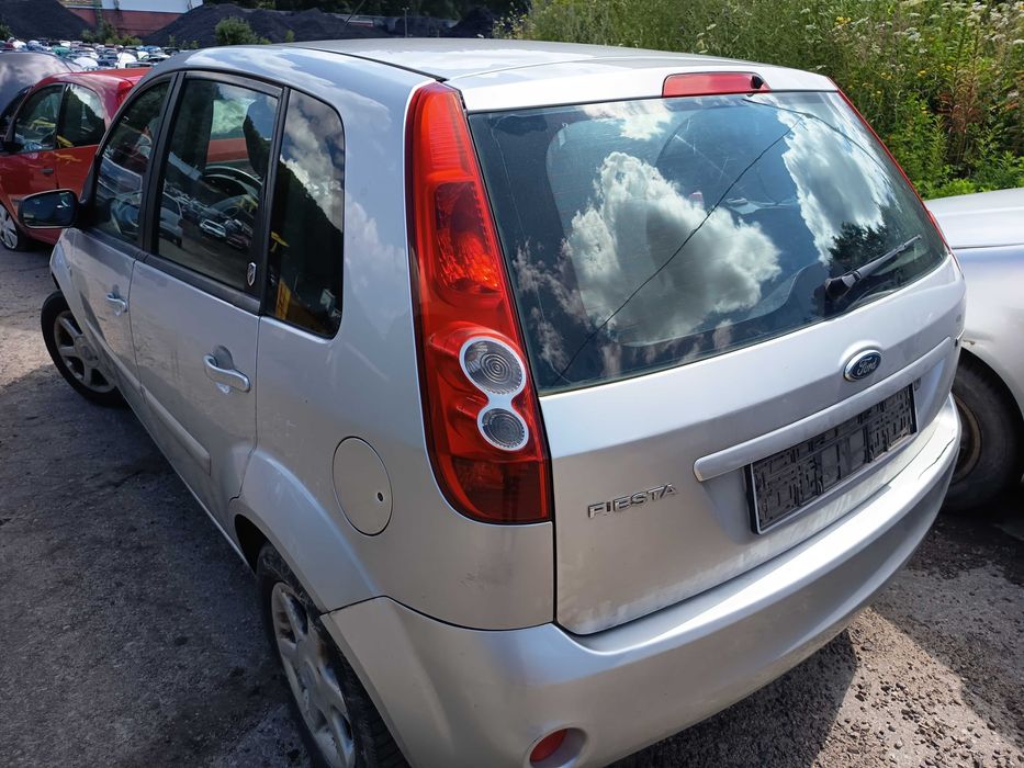 Ford Fiesta MK5 Lift 62 maska przednia FV transport/dostawa