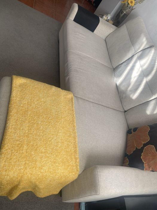 Sofá IKEA 3 lugares – Confortável, moderno e em ótimo estado!
