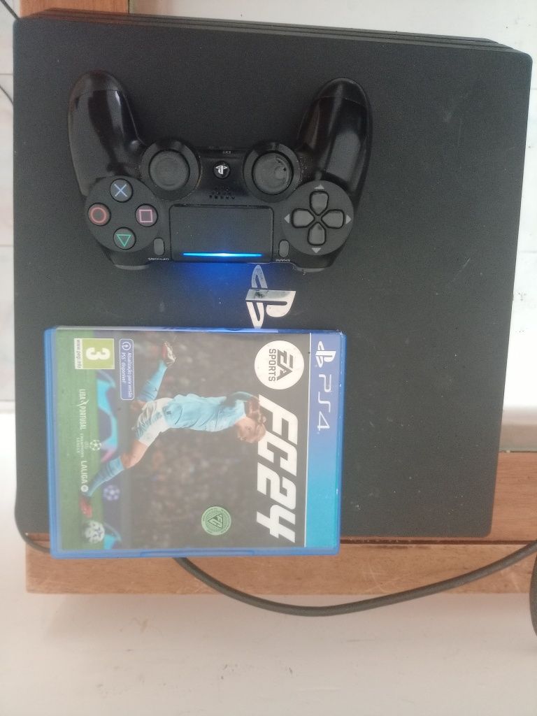 PS4 pro + fc24 em bom estado