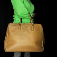 Женская сумка Prada tan saffiano lux double zip tote bag