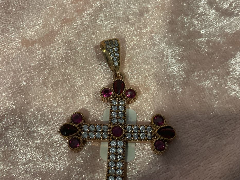Crucifixo em prata banho de ouro T,6 cm/outros anúncios abaixo