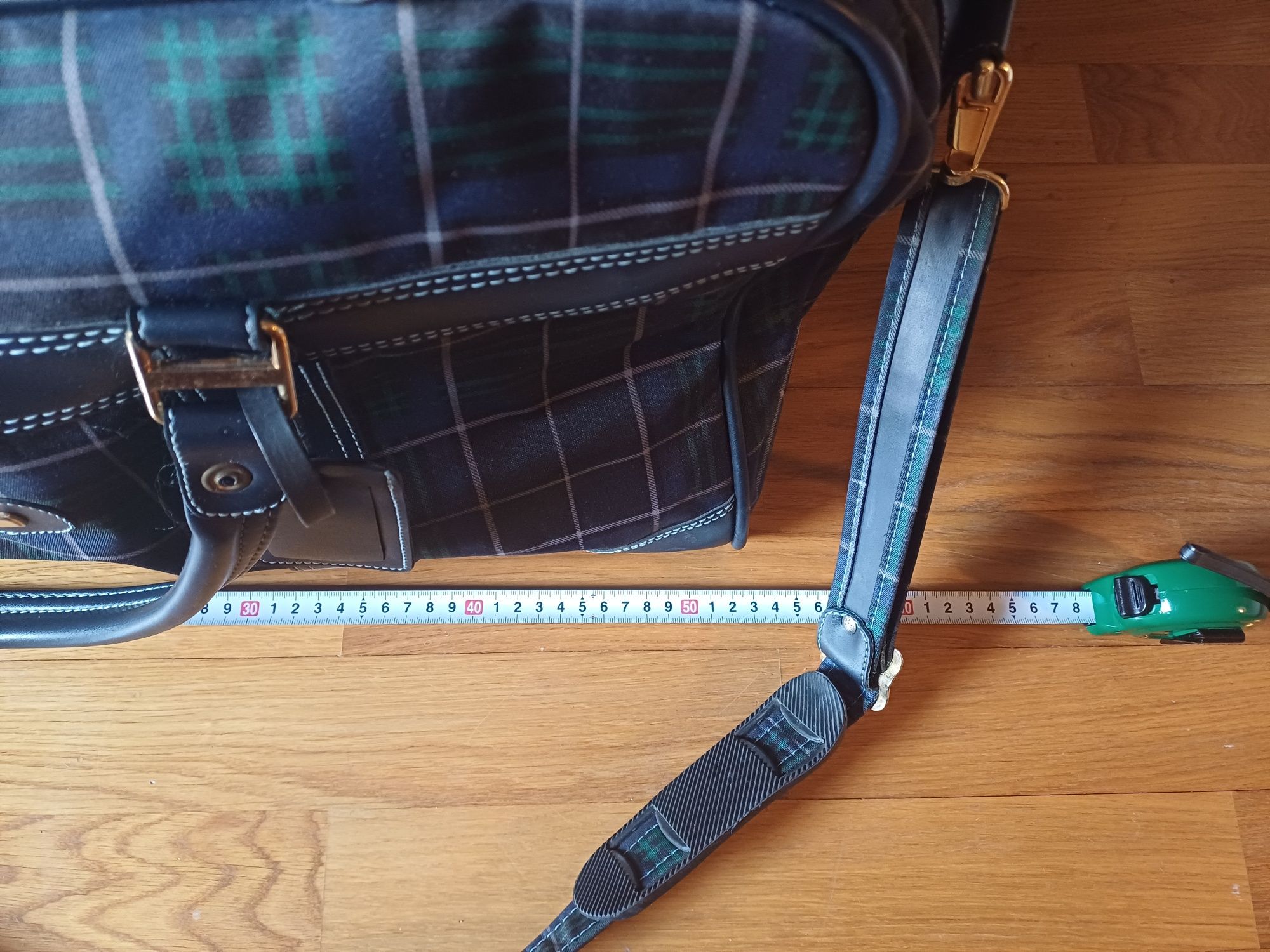 Mala de viagem azul, da marca Jacto, estilo vintage