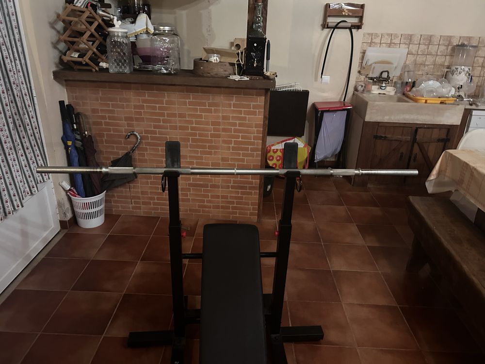Banco bench press + barra 8kg+ caixa de pesos
