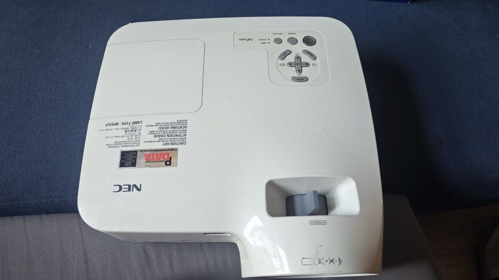 Projektor NEC 90 procent lampy