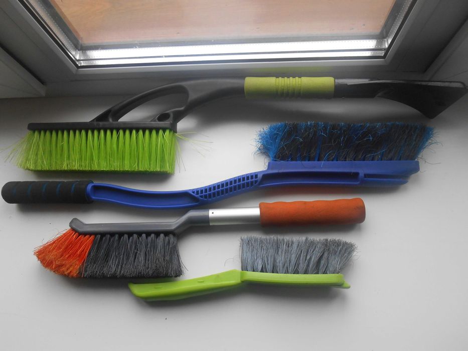 щітка шкребок для прибирання та змітання снігу з авто