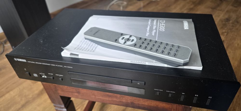 Odtwarzacz Yamaha CD S300 z orginalnym pilotem stan BDB 100% sprawny