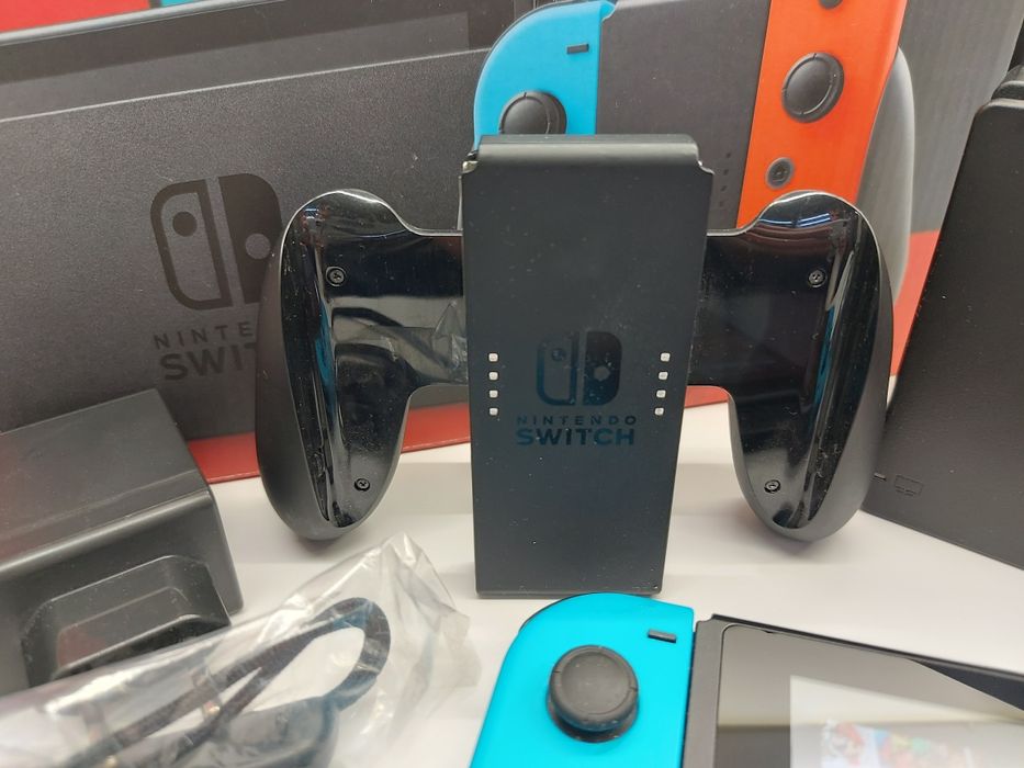 Konsola Nintendo Switch zestaw + etui gratis