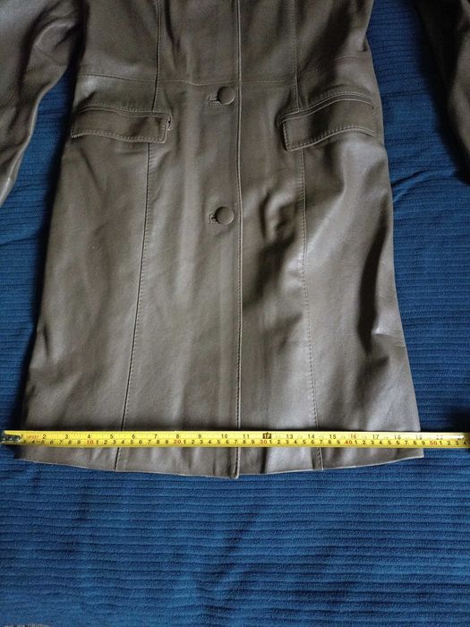 Płaszcz damski,skórzany z paskiem.Dwie kieszenie roz. 40