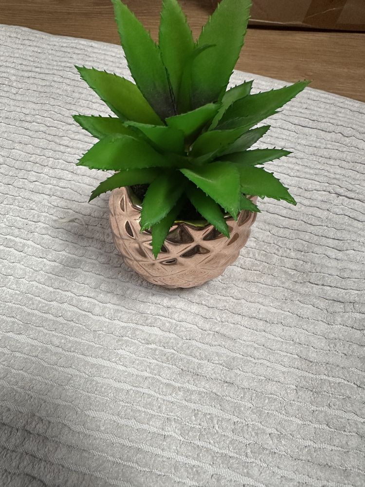 Pineapple artifical plant vase