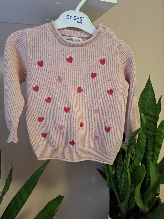 Светрики 0-18м у наявності багато варіантів.