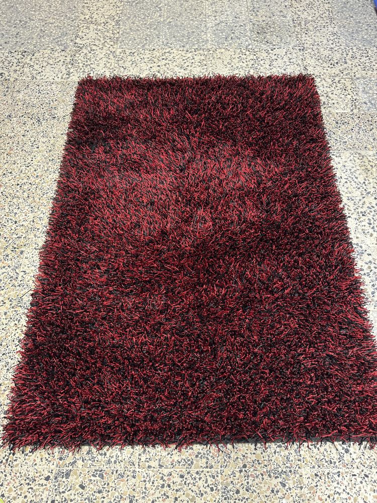 Carpete vermelha e preta 1,40 x 2,00 e 2,70 x 2,00