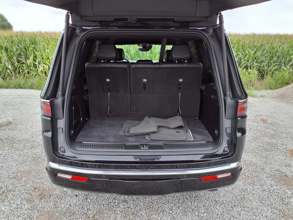 Jeep Wagoneer      2024