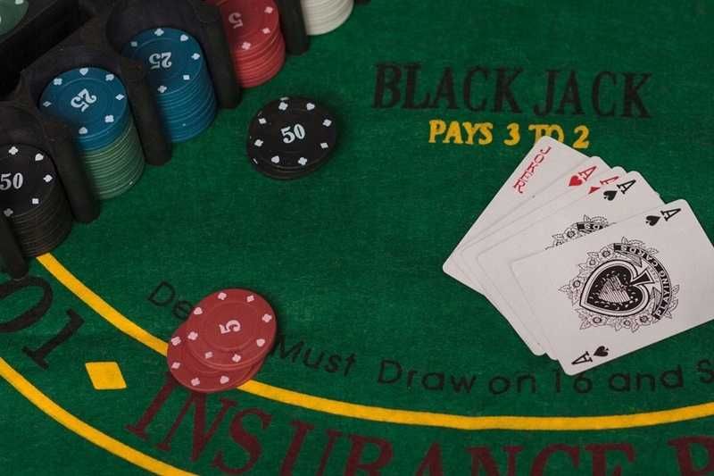 ZESTAW Do Gry w POKERA Żetony 200 SZT Karty Mata