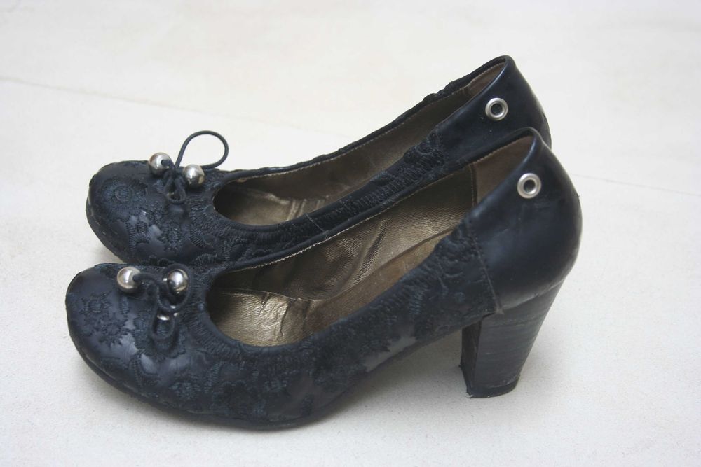 Sapatos pretos Foreva 36