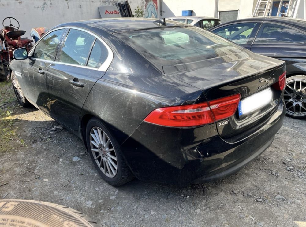 Jaguar XE - viatura para peças