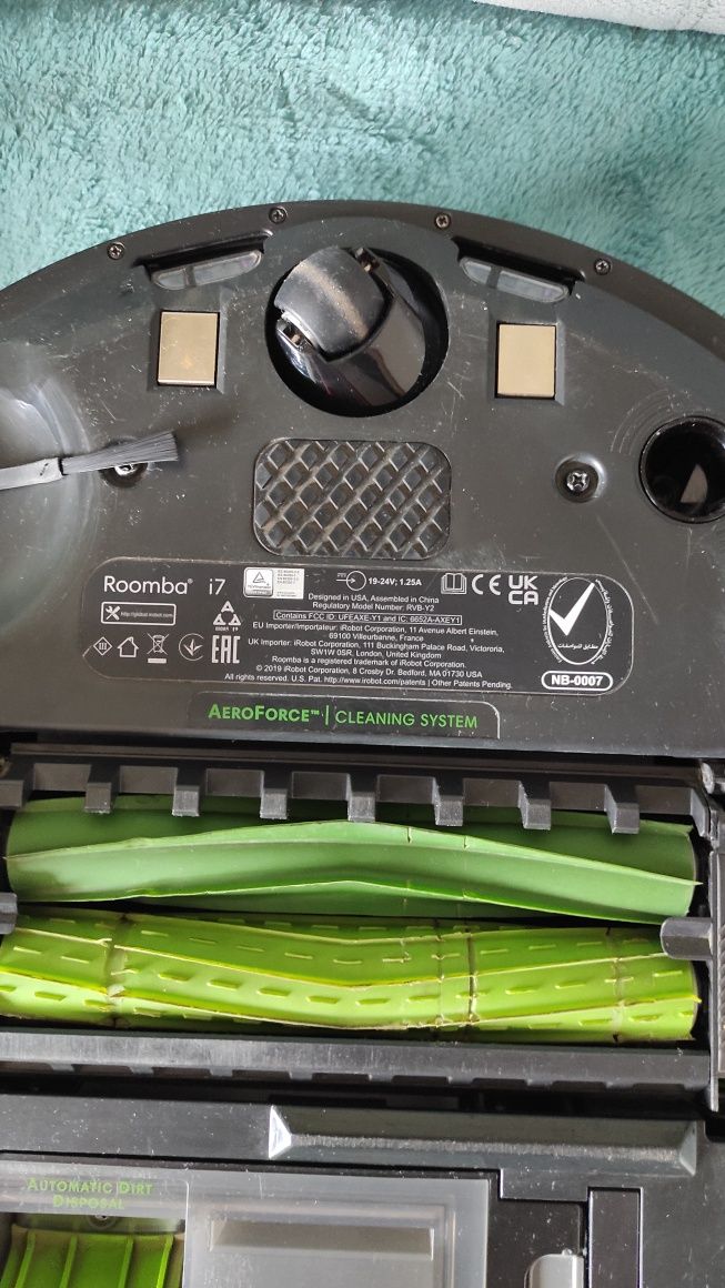Robot roomba i7 + ze stacją oczyszczającą na gwarancji.