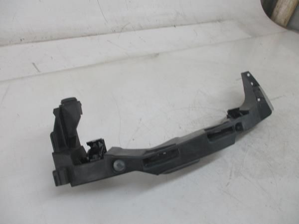 Guia de pára-choques frente direito VOLKSWAGEN Polo (AW1)