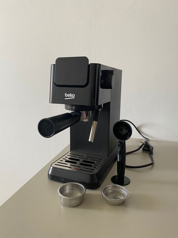 Ekspres Ciśnieniowy Beko CaffeExperto CEP5302B