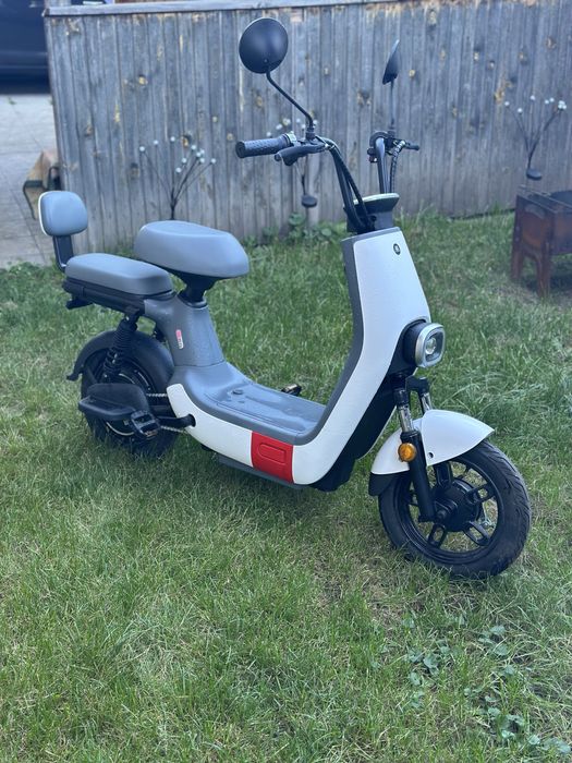 Електроскутер Aima d350