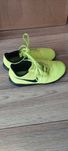 Sportowe  buty piłkarskie Nike rozmiar 28