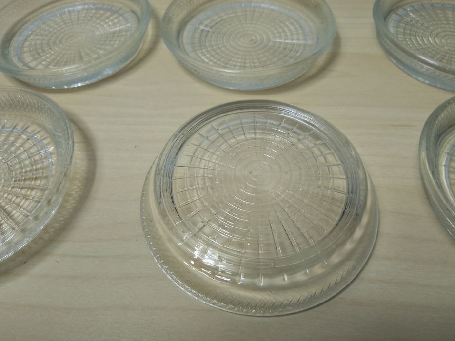 9 spodeczków PRL kryształowe