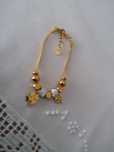 Pulseira com trevos e pedrinhas com brilho