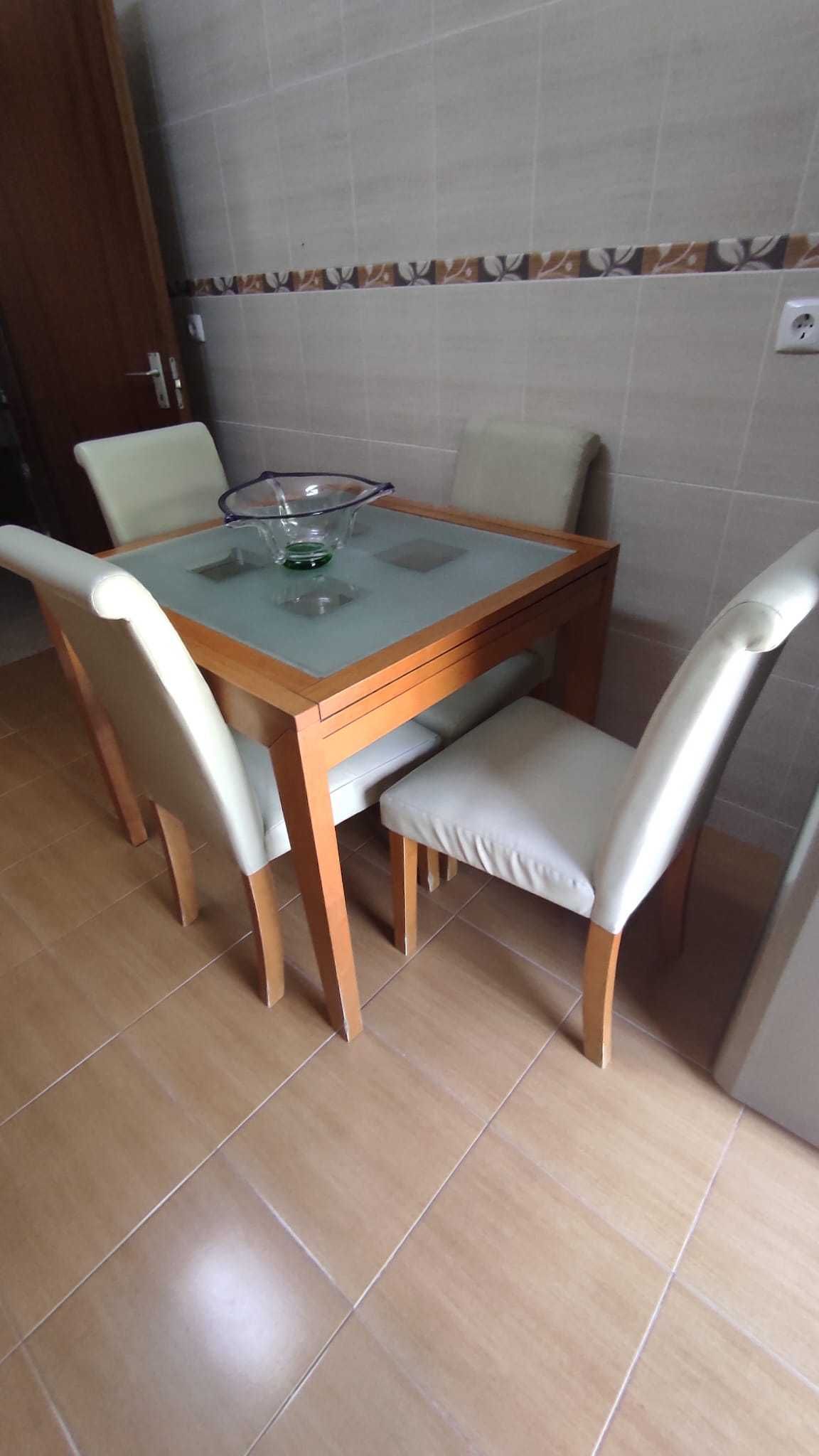 Mesa de cozinha + cadeiras