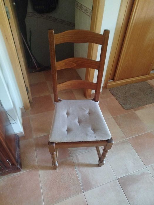 Mesa de sala + 4 cadeiras