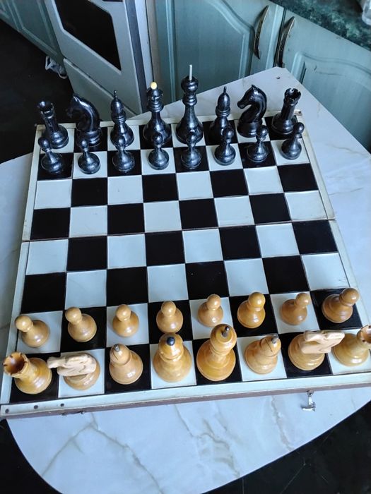 Предлагаю к продаже шахматы.