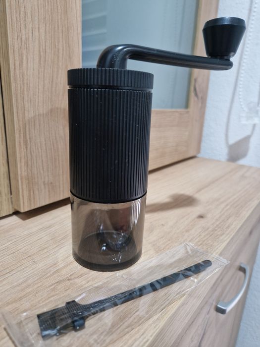 Moedor de café manual com núcleo de cerâmica e moagem ajustável.  Nova