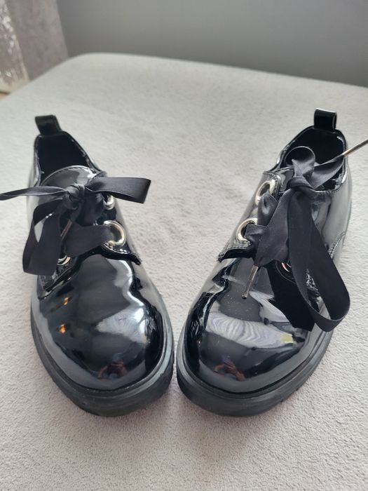 Czarne lakierki dla dziewczynki