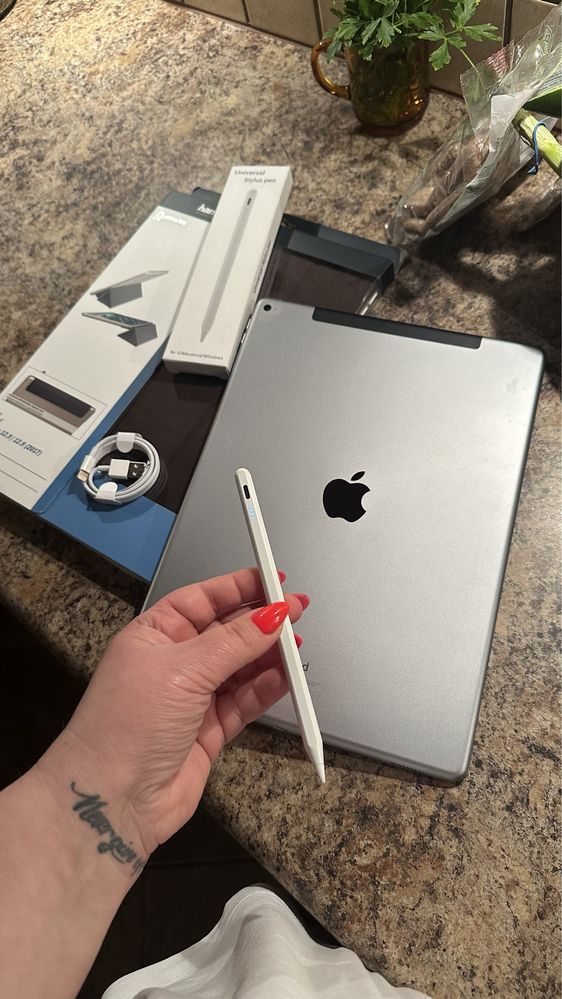 Tablet iPad Apple Pro 12.9 cali - Touch ID - PROCREATE