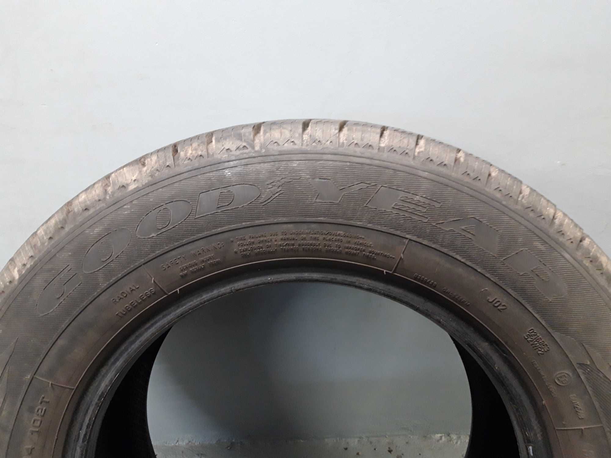 1x215/65R15C Goodyear Cargo UltraGrip, 104/102T, 2018 rok, bieżnik 8,4