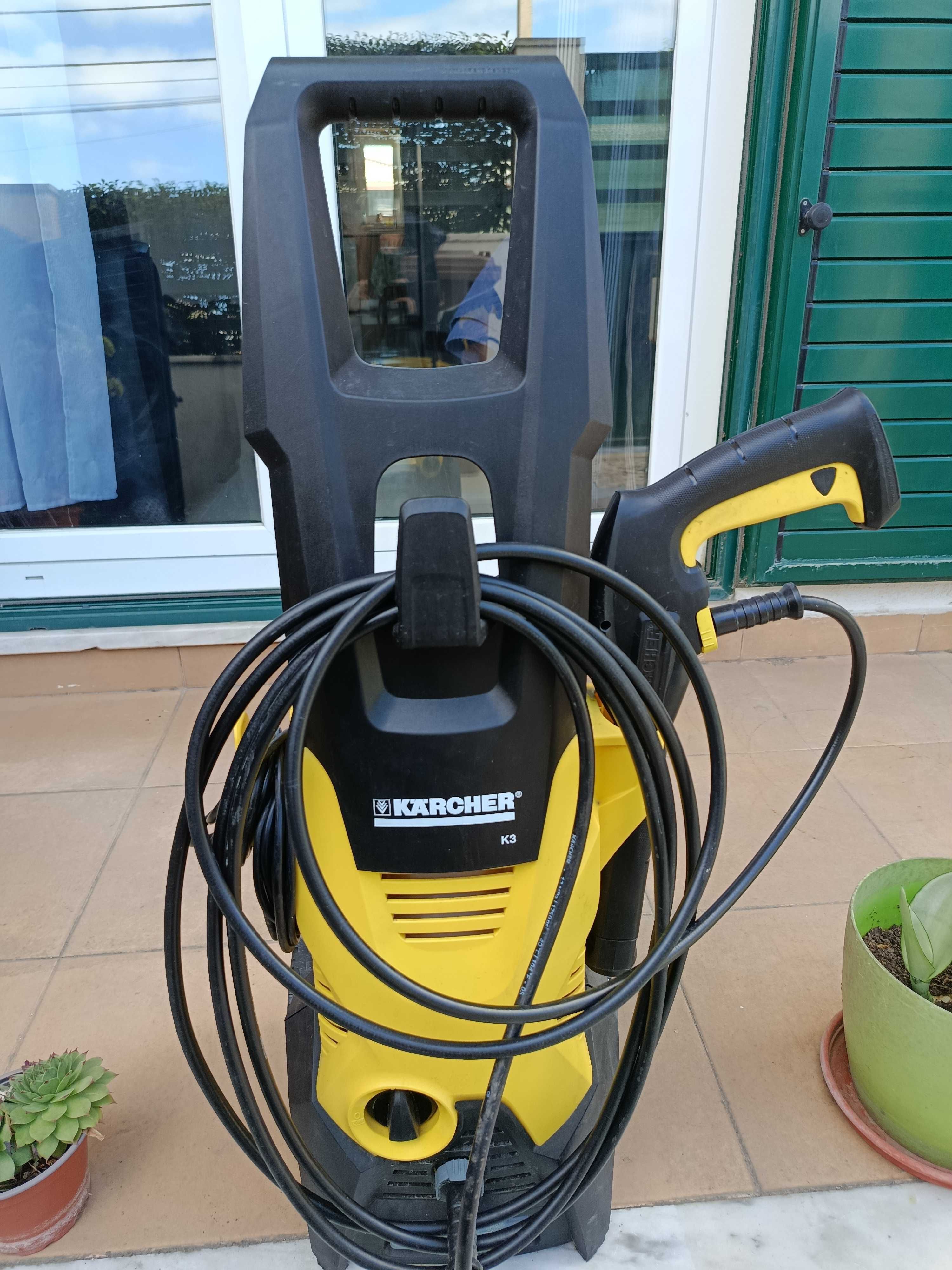 Máquina de pressão Karcher K3 como nova